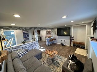 12 Kathryn Ln APT 3, Holliston, MA 01746
