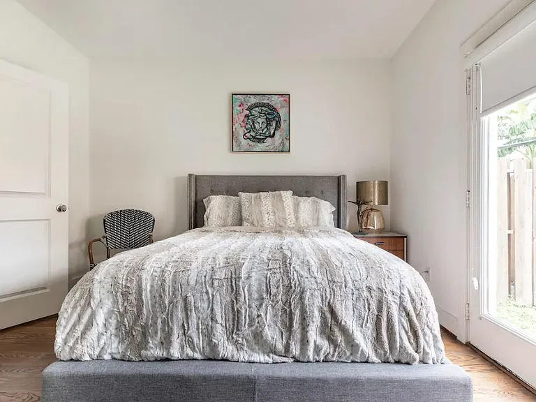 2525 Calumet St — Photo 14