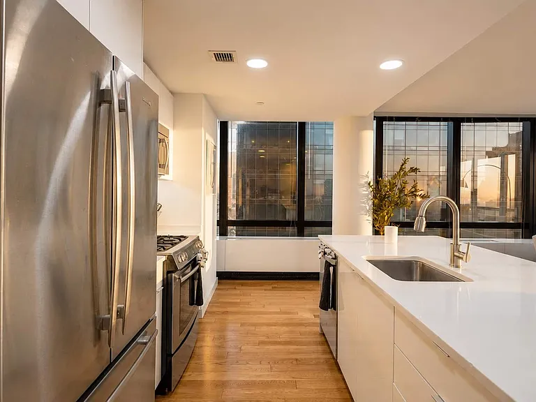 1113 York Ave #26E — Photo 9
