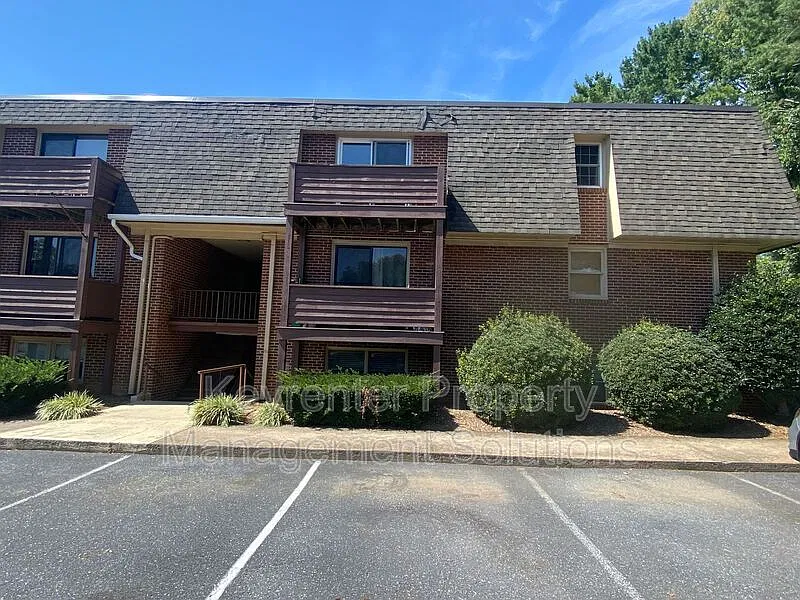 2 bed, 1.0 bath, 950 sqft, $1,350 — Photo 1