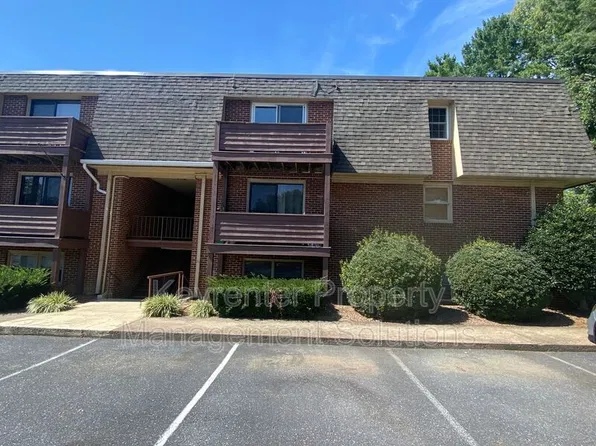 2337 Morris Mill Rd APT 10, Staunton, VA 24401