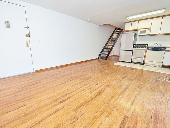 2nd image of 27 7th Ave S APT 4B