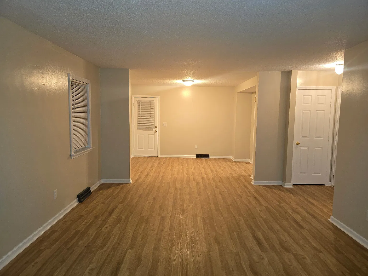 2 bed, 900 sqft, $2,000 — Photo 2
