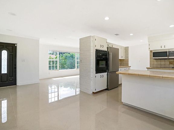 3rd image of 901 N Ocean Breeze