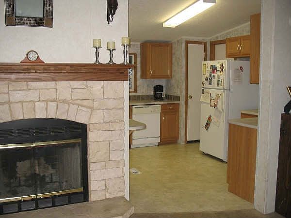 Fireplace / kitchen