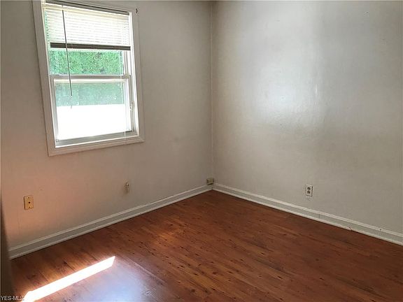 5th image of 1092 Crown Ave #94