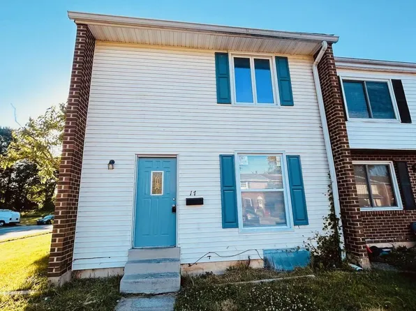 17 Canoe Ct, Newark, DE 19702