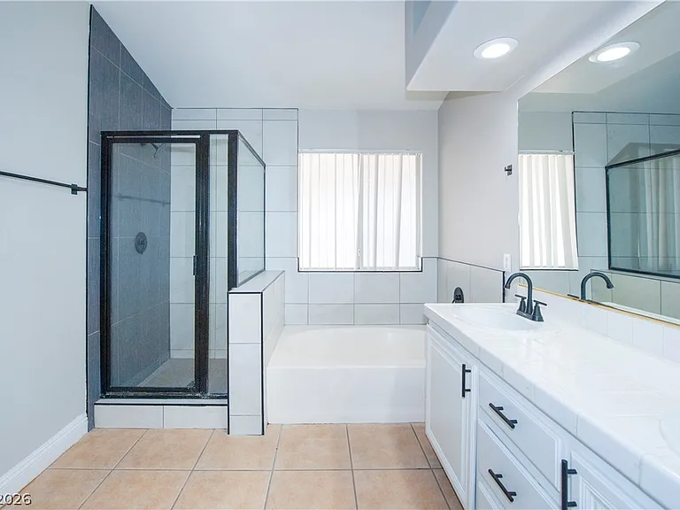 921 English Heather Dr — Photo 25