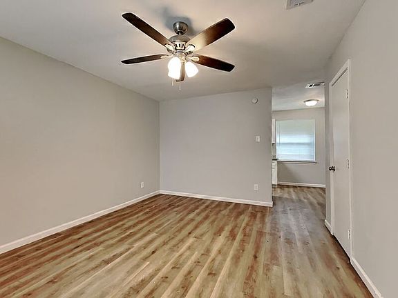 5th image of 1340 E Park Dr