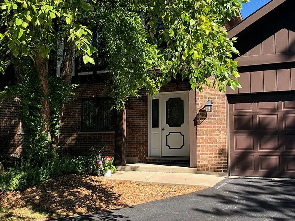 9834 Terrace Ct E, Palos Park, IL 60464