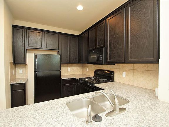5th image of 2208 Creekside Ln APT C