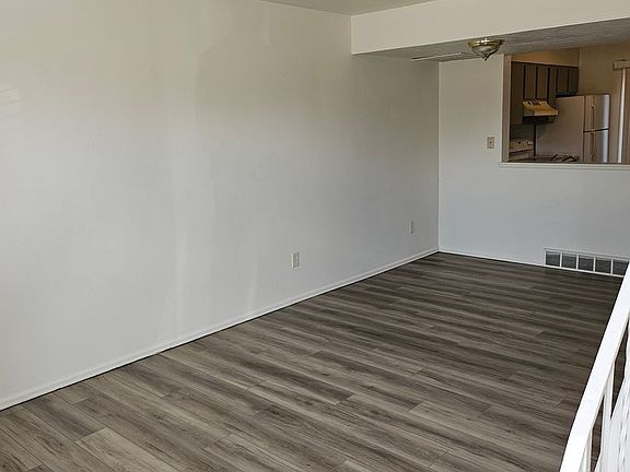 4th image of 1900 N Salem Ave #1902