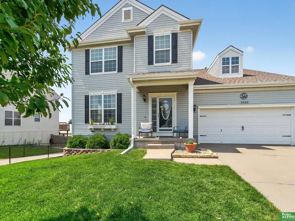 2316 Quartz Dr, Papillion, NE 68046