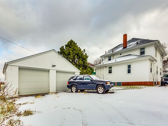 Detached 2 car garage