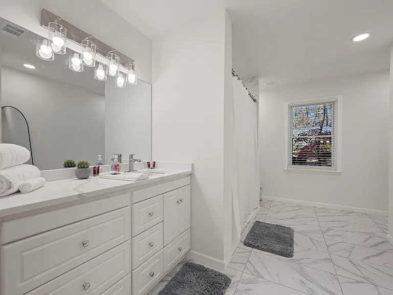82 Vanessa Dr SE — Photo 23