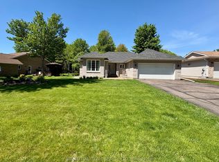 111 Thomas St, Deep River, ON K0J1P0