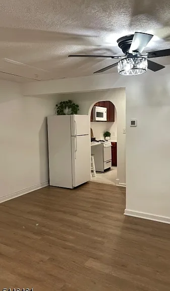 749 Linden Ave — Photo 3