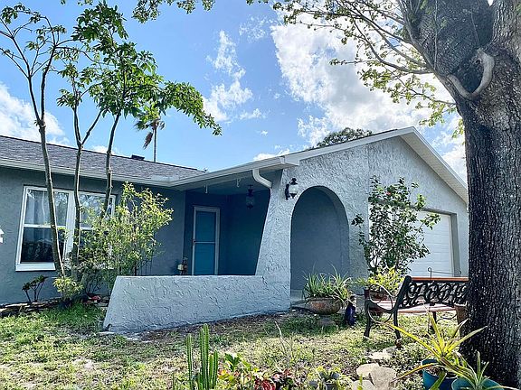 2nd image of 108 Jasmine Cir