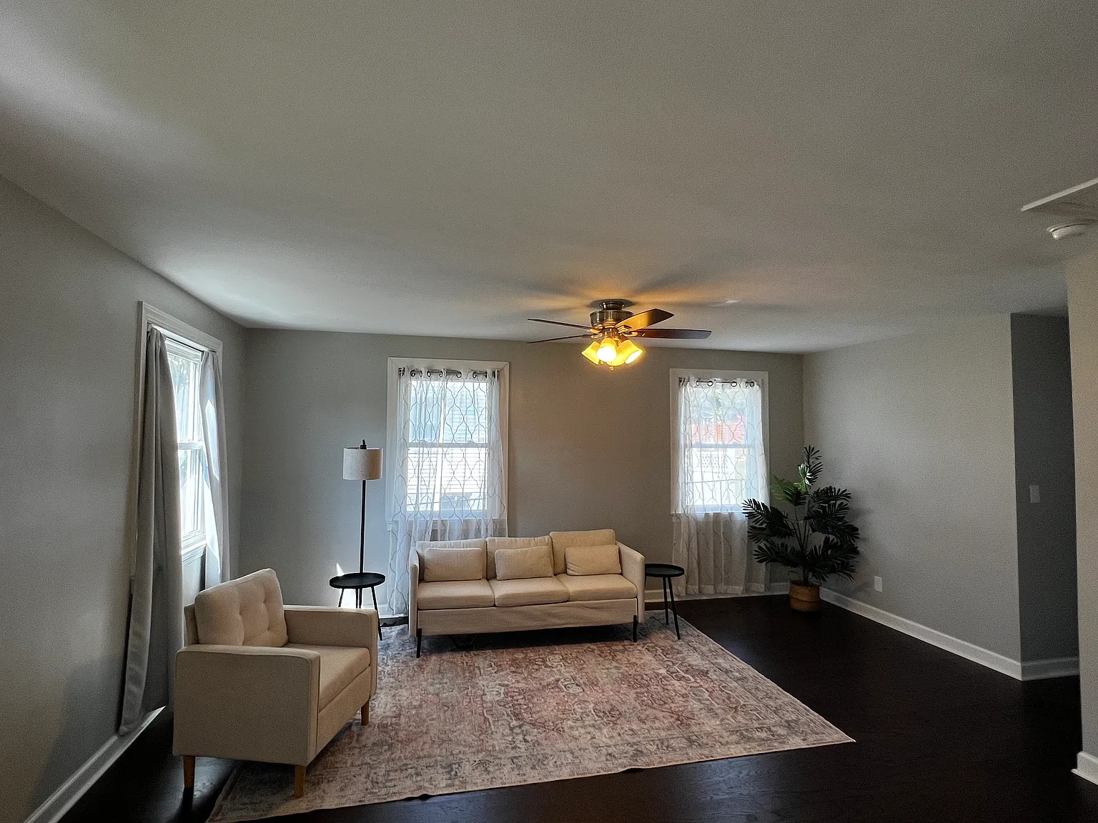 3 bed, 1320 sqft, $2,550 — Photo 3