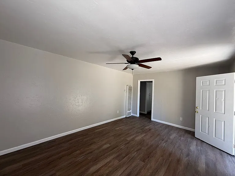 535 W Rose St — Photo 4