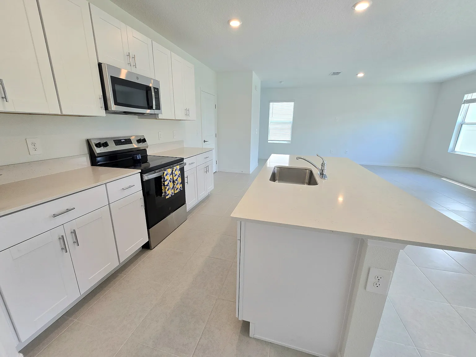 4 bed, 2.5 bath, 1874 sqft, $2,800 — Photo 3