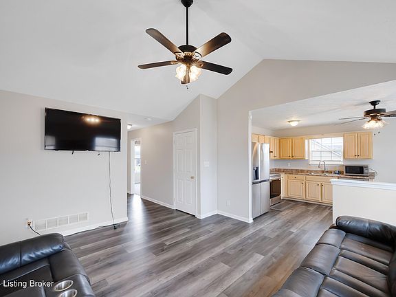 3rd image of 276 Holly Marie Dr