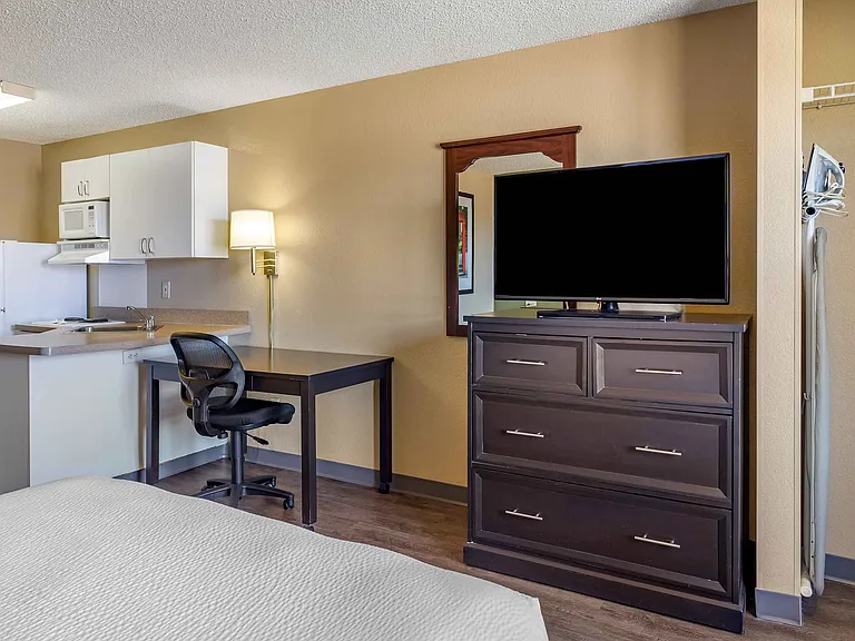 Studio Suite - 1 Queen Bed