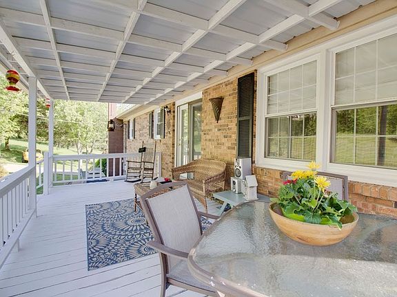 5th image of 94 Horseshoe Bend Ln