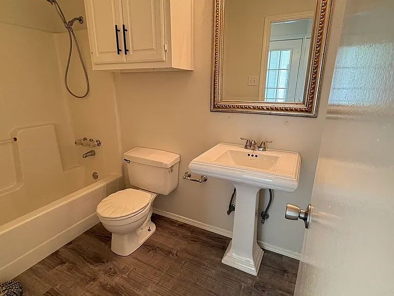 305 Myrtle Ave — Photo 3