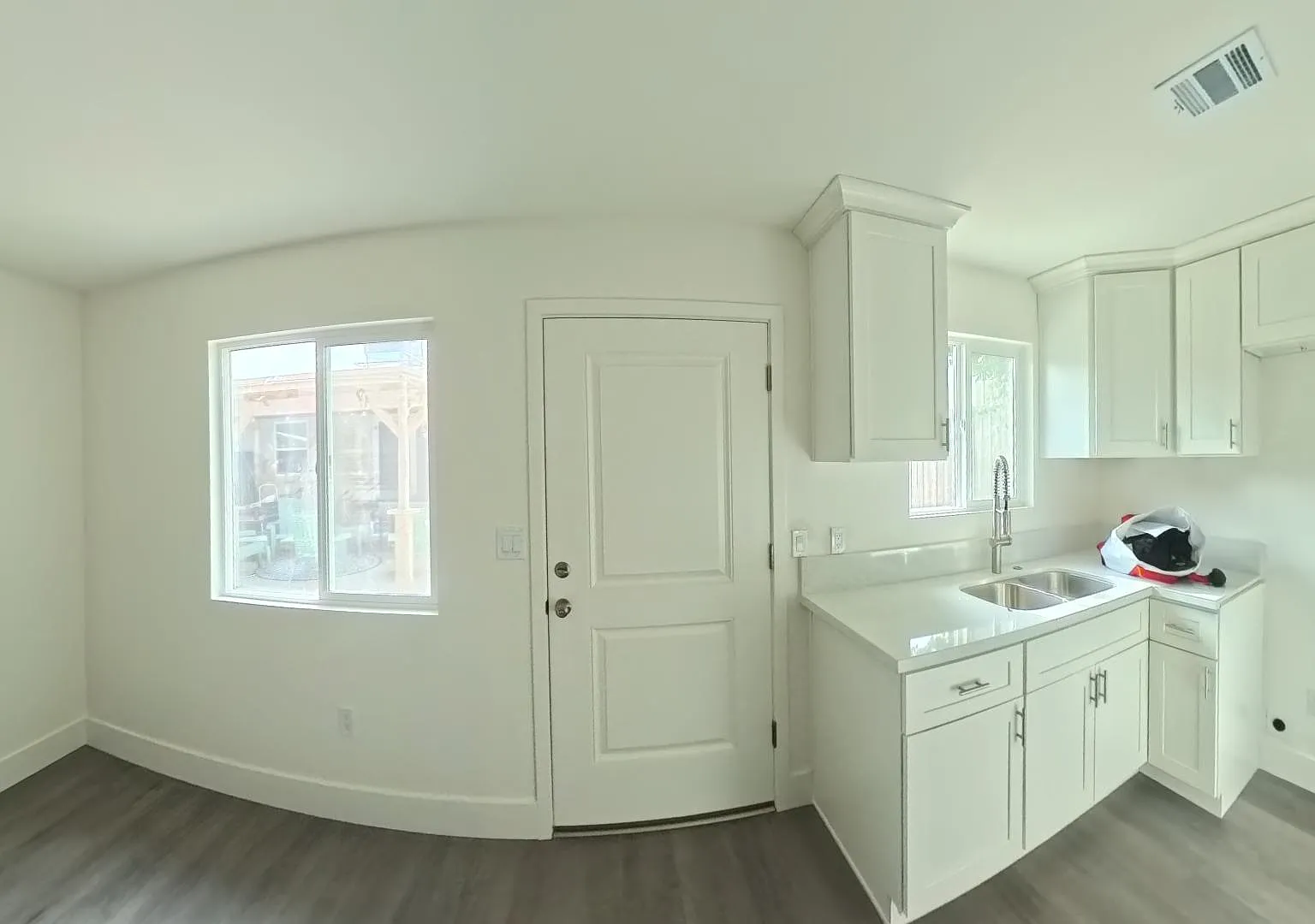 2 bed, 645 sqft, $2,100 — Photo 4