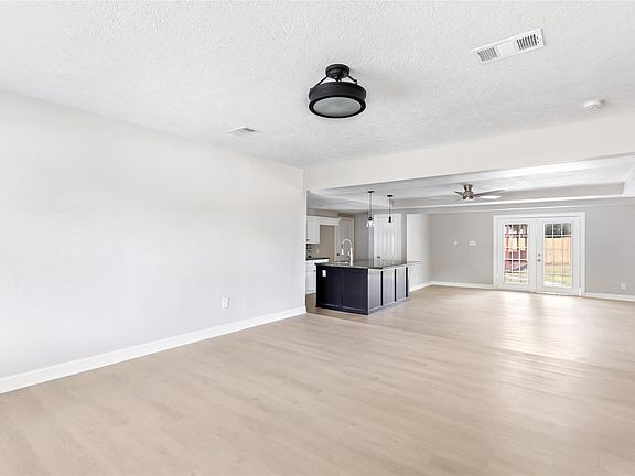 4th image of 712 S Blackwell Street