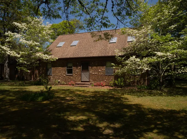 92 Winyah Cir, Tisbury, MA 02568