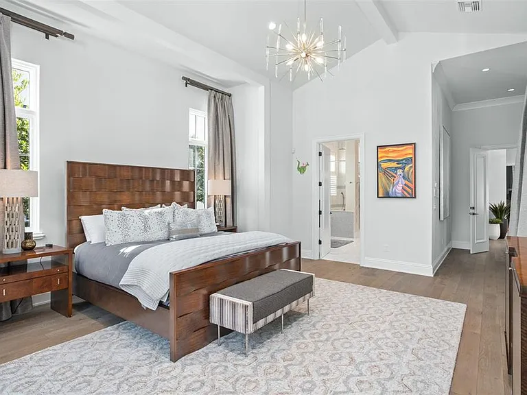 10331 Los Feliz Dr — Photo 12