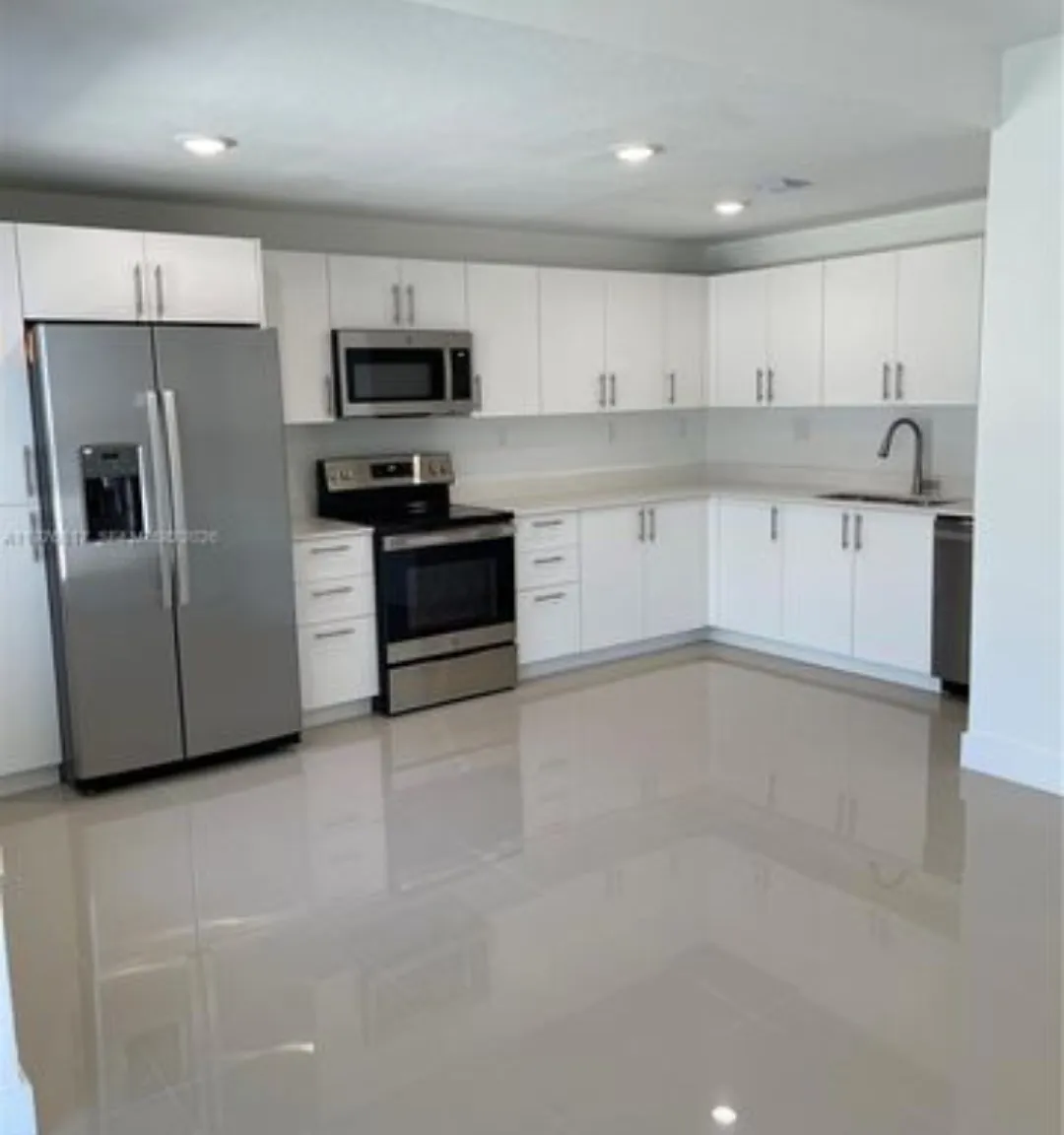 4 bed, 3.5 bath, 1398 sqft, $2,700 — Photo 4