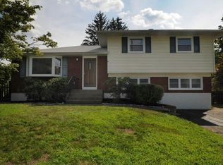 12 Slater Dr, Stony Pt, NY 10980