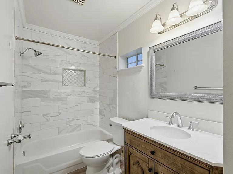 1005 Rolling Ridge Dr — Photo 11