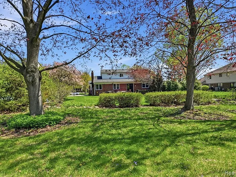 9025 Muirland Dr — Photo 38