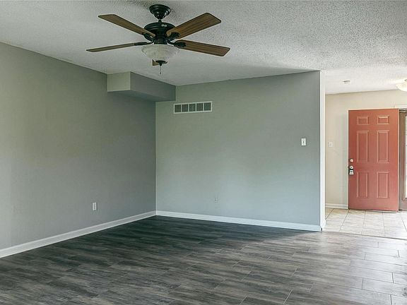 5th image of 244 Glandore Dr APT C