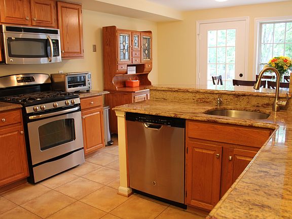 3rd image of 43798 Stonebridge Dr