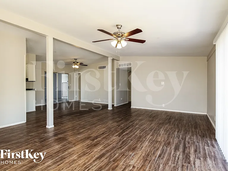 8830 N 37th Ave — Photo 3