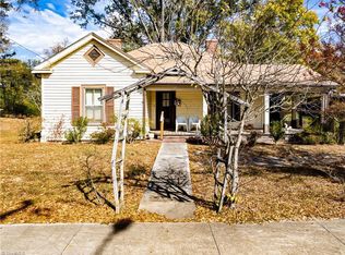 620 Riverside Dr, Eden, NC 27288