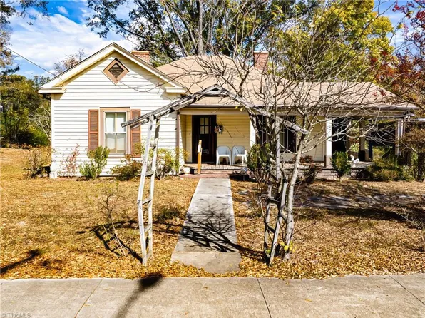 620 Riverside Dr, Eden, NC 27288