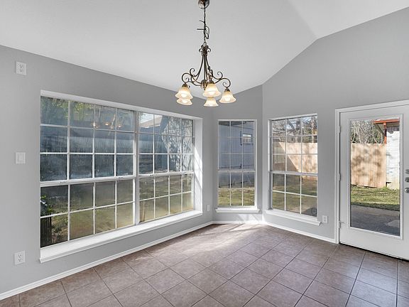 4th image of 324 Faircrest Dr