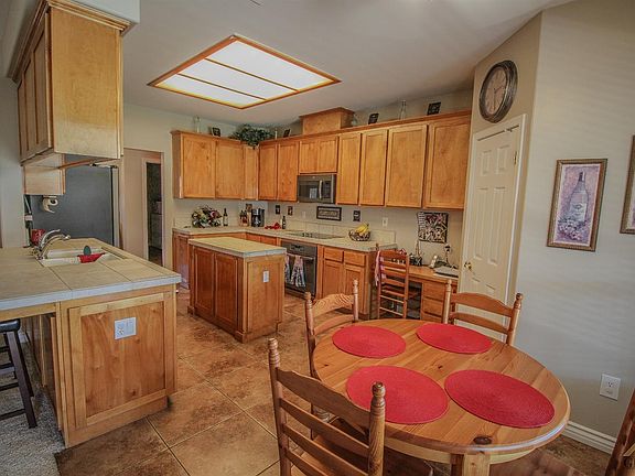 5th image of 9805 Salerosa Ct