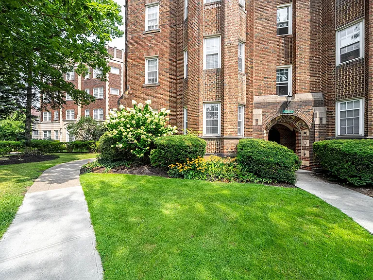 Lewis Manor Apartments — Photo 27