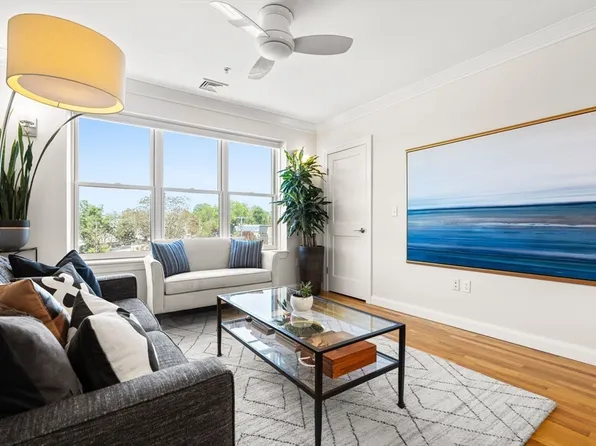 156 Green St Unit 303, Boston, MA 02130