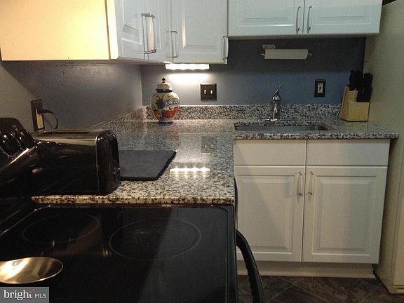 5th image of 206 Crocker Dr APT E