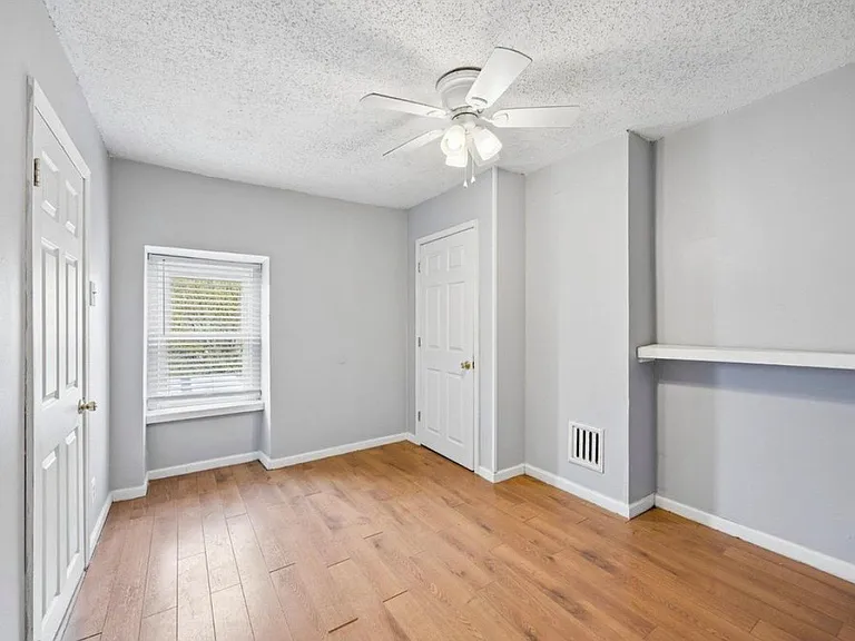 402 Lyceum Ave — Photo 8