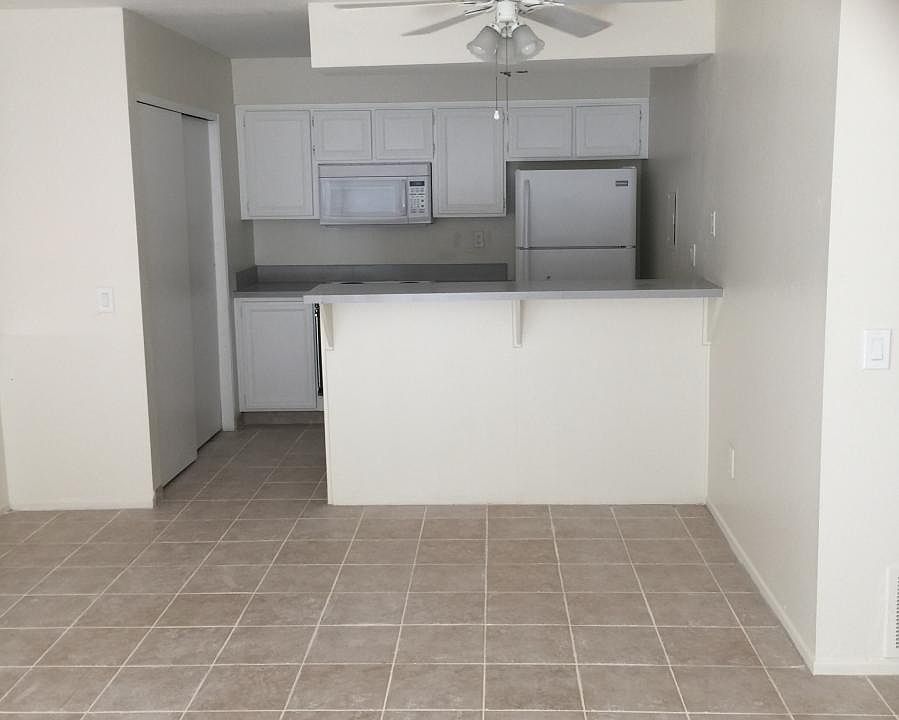 KITCHEN DINING AREA
