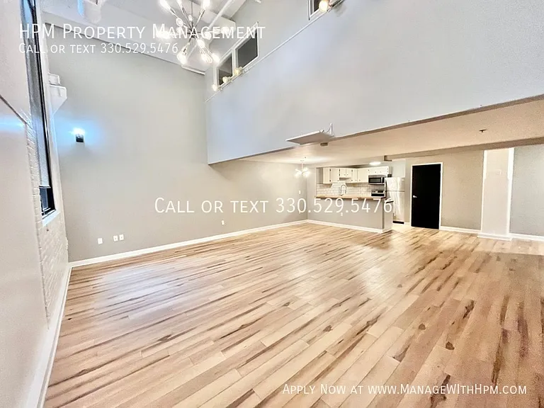1133 W 9th Street — Photo 47